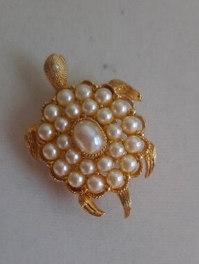 Gold Pearl Turtle Brooch - Classic Women Jewelry